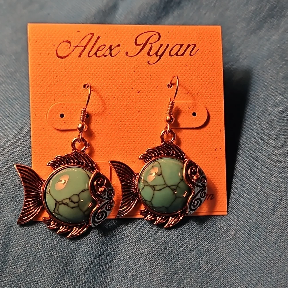 Turquoise & Silver colored Fish Necklace & Earrings - Alex Ryan, by CK Designs - Picture 6 of 7